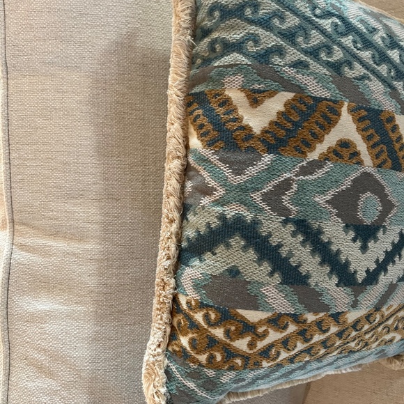 Custom made Sofa Accent Pillows (two). - Picture 4 of 5